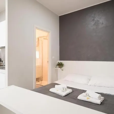 Magenta Collection Terrione 25 * Roma